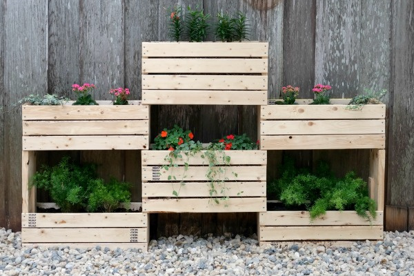 How to Build a Vertical Planter - C.R.A.F.T.