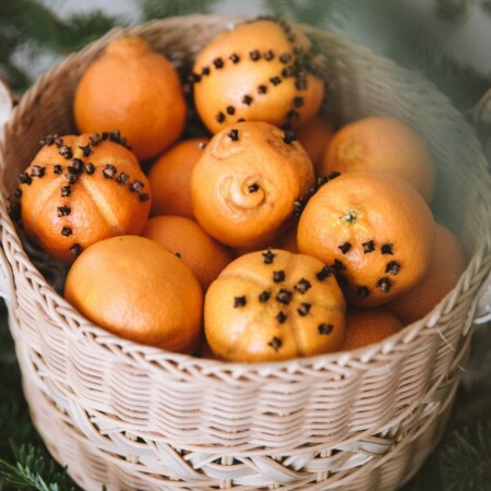 Mandarin and cloves table centerpiece